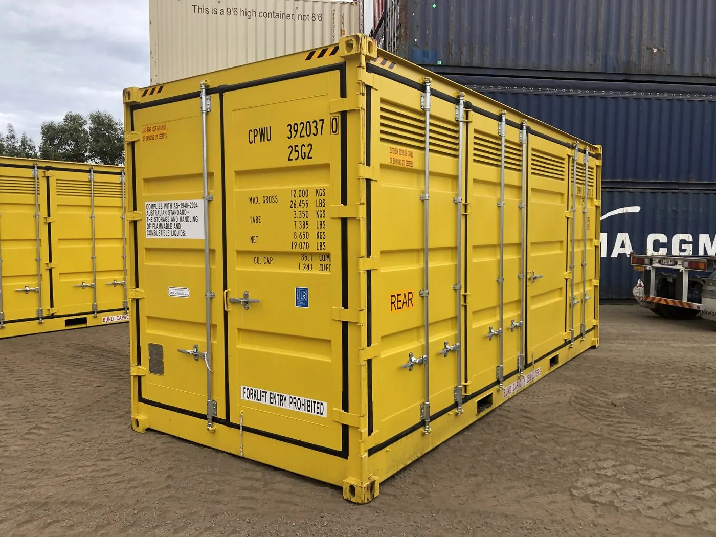 Dangerous Goods container — exterior